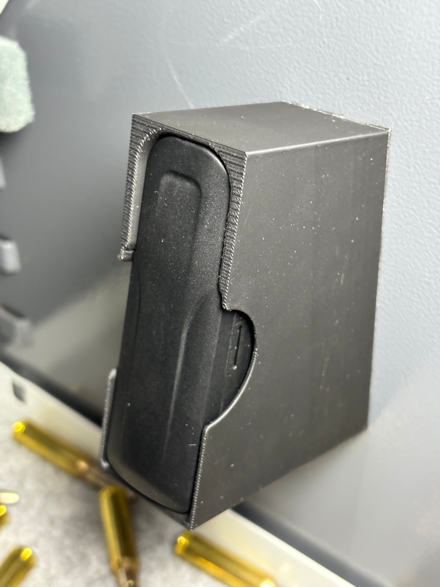 Magazinhalterung Mauser M12 M18 Schwarz in Benutzung